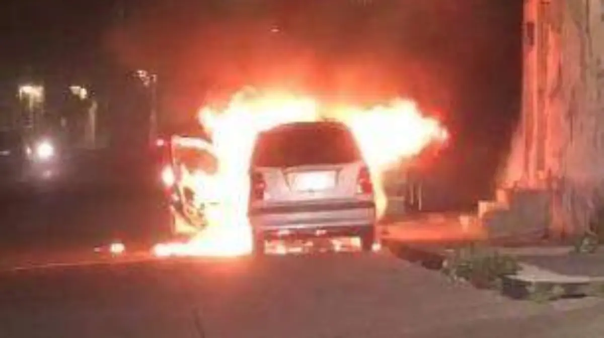 Auto incendiado