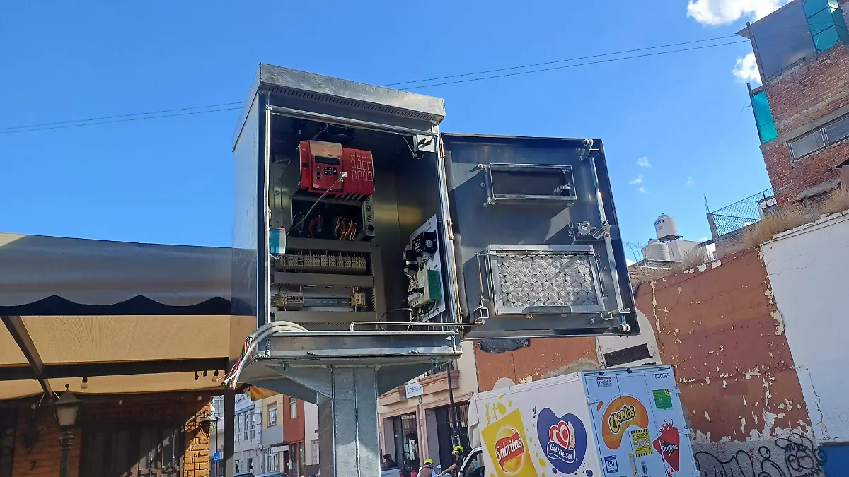 Nueva caja de control de semáforos 