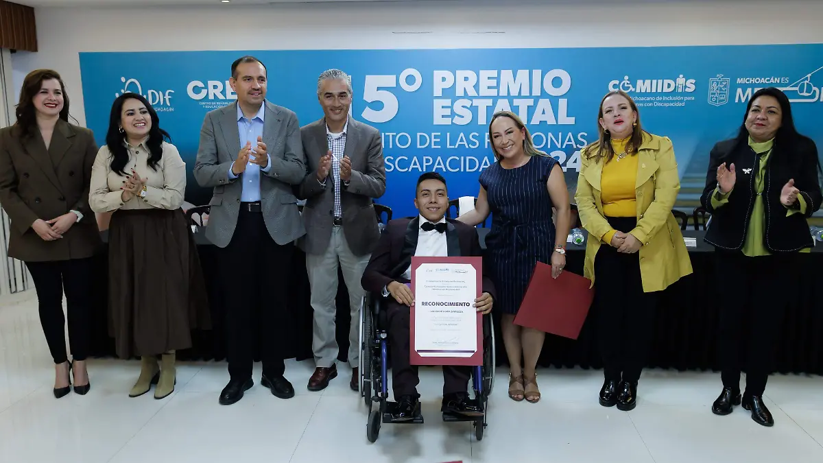 Entregan Premio al Mérito a Personas con Discapacidad
