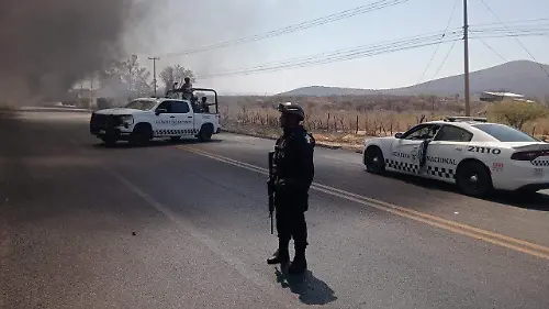 Guardia Nacional en bloqueo de carretera