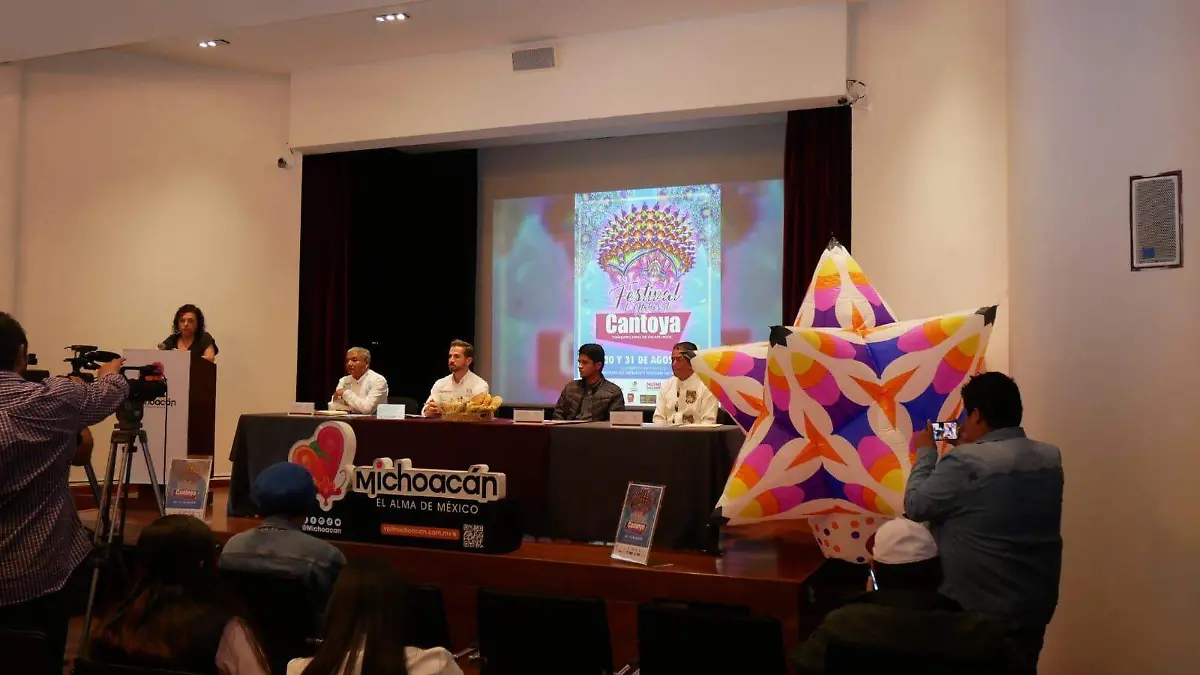 Globos de cantoya Tiríndaro