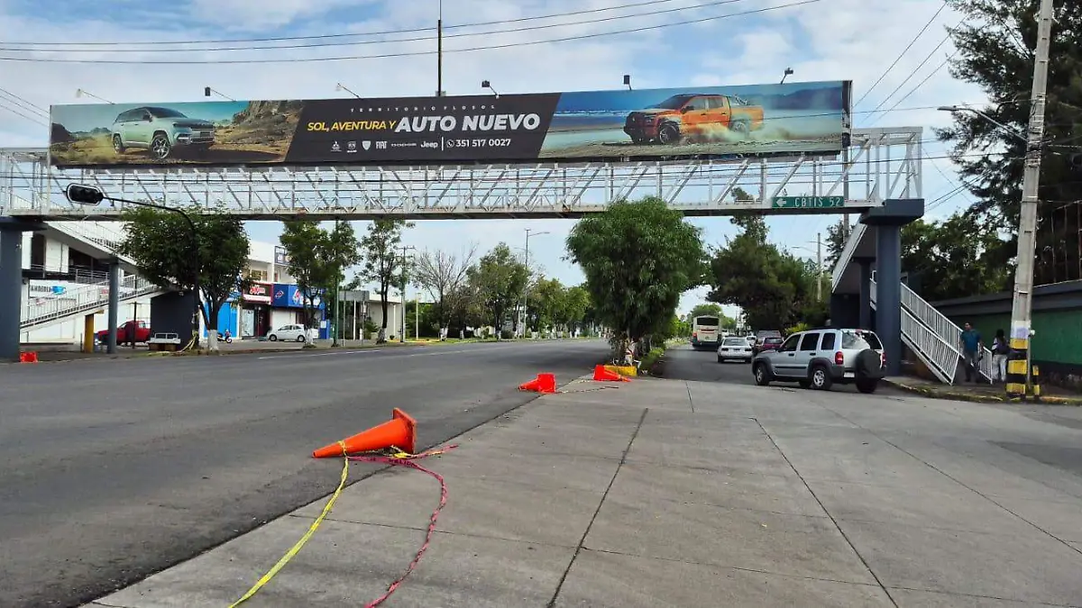 Semaforo derribado en Zamora