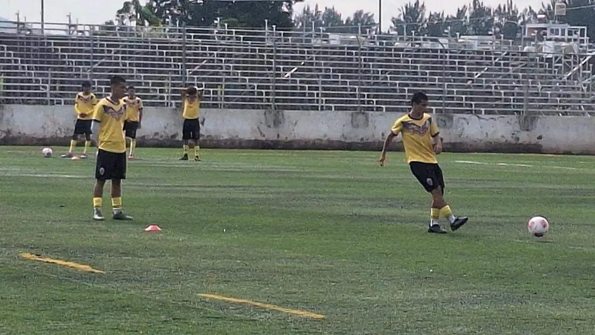 Entrenamiento de jugadores del Deportivo Zamora