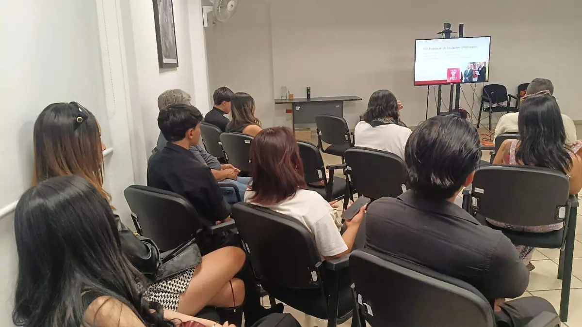 Debate de estudiantes en Colmich