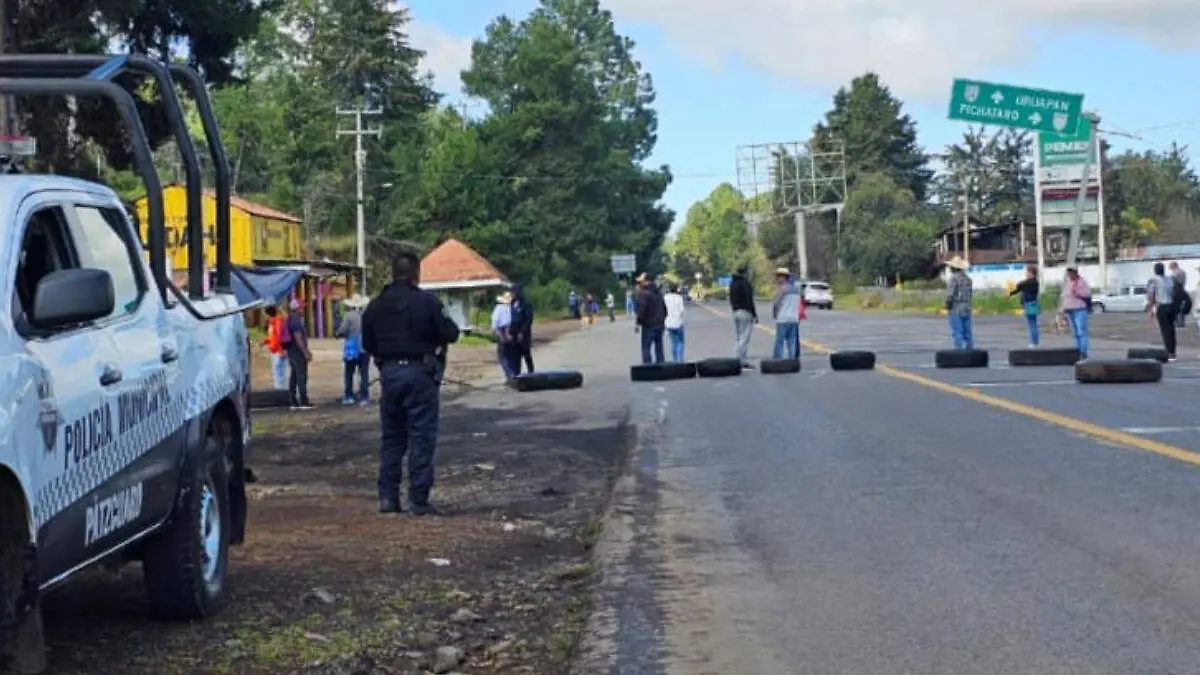 Bloqueo en la carretera de San Juan Tumbío