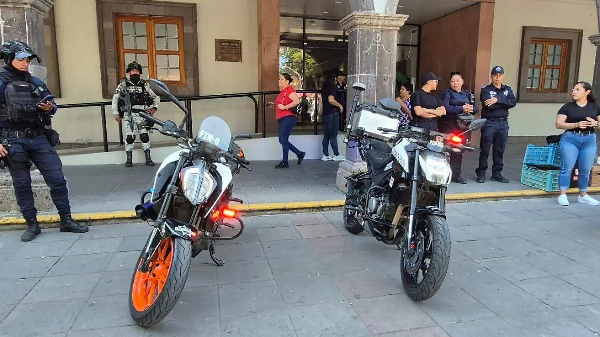 Elementos de la Guardia Nacional en plaza de Zamora