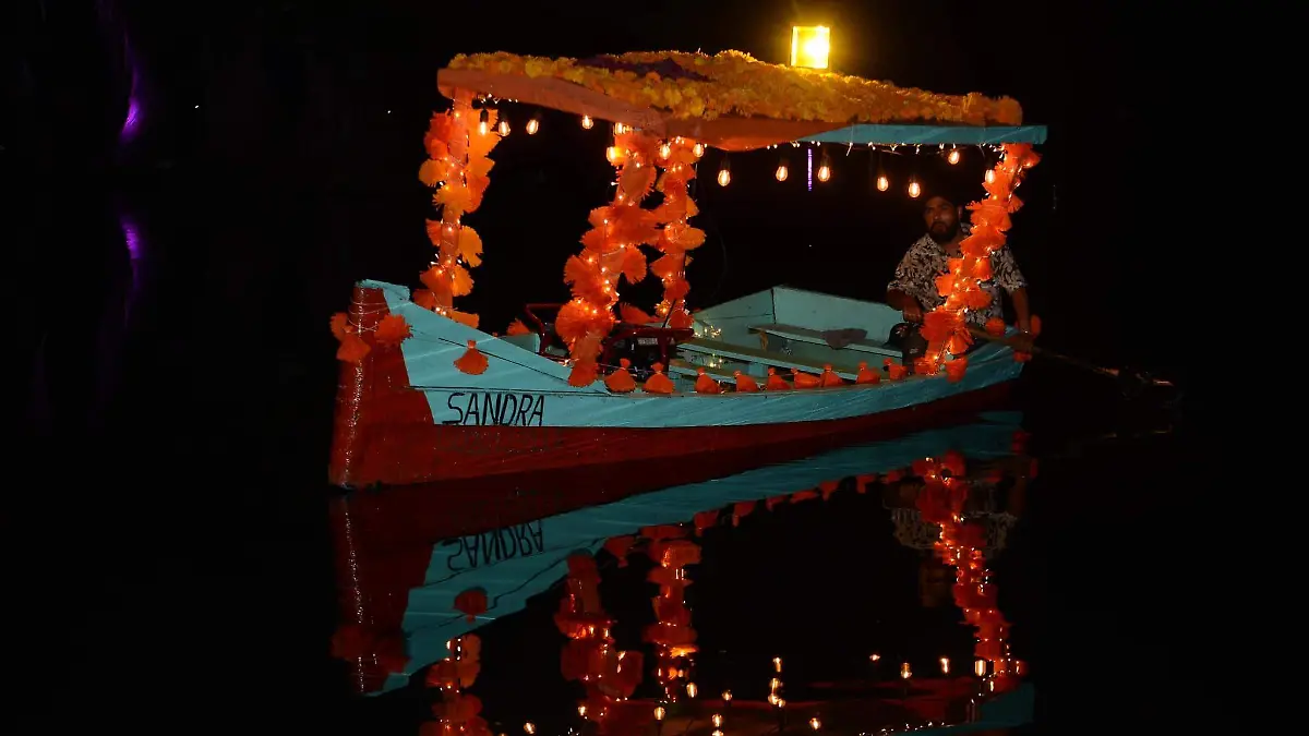 Lago de Camécuaro Día de Muertos