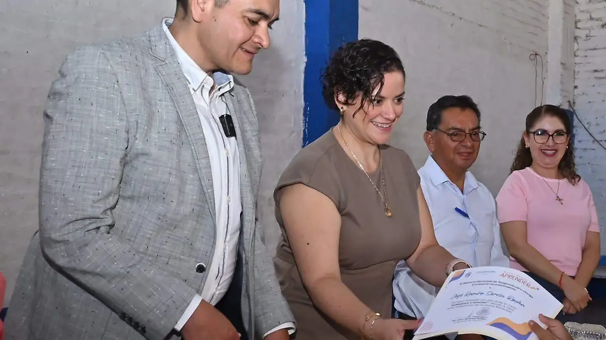 Autoridades de Tangancícuaro en ceremonia