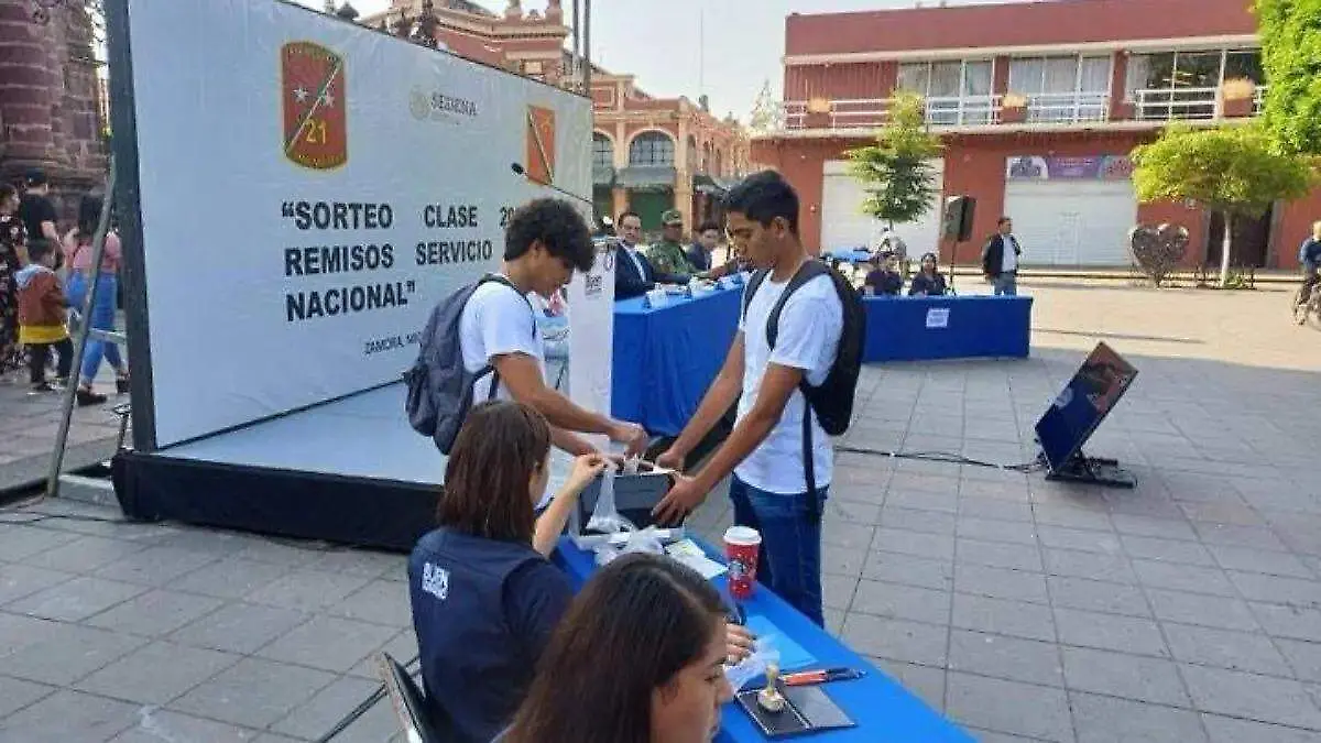 Jóvenes se alistan en Zamora