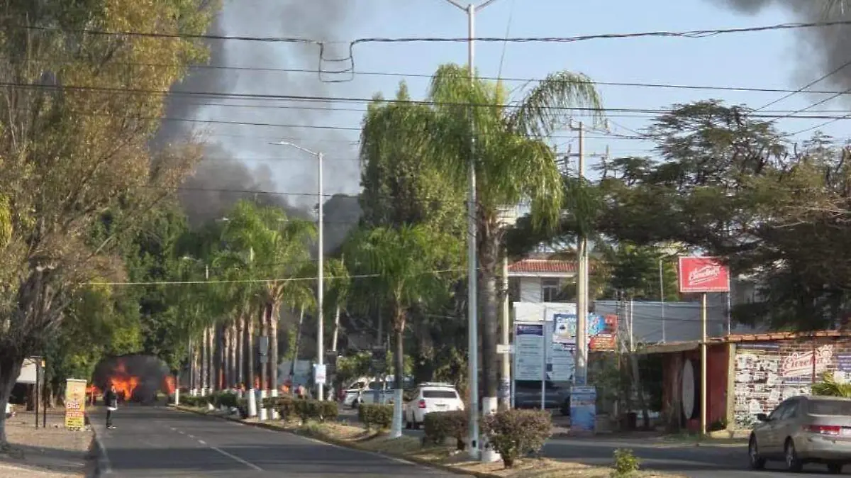 Quema y bloqueo de vehículos