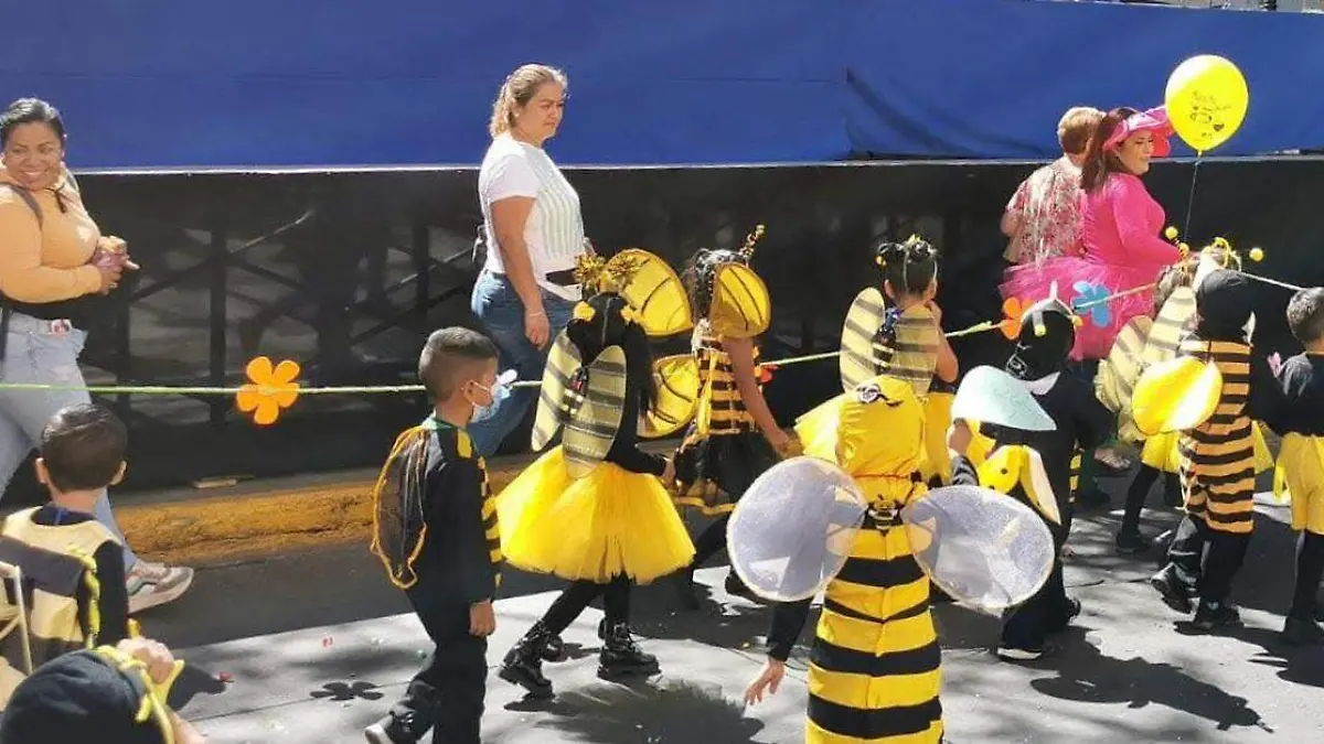 Abejas desfile