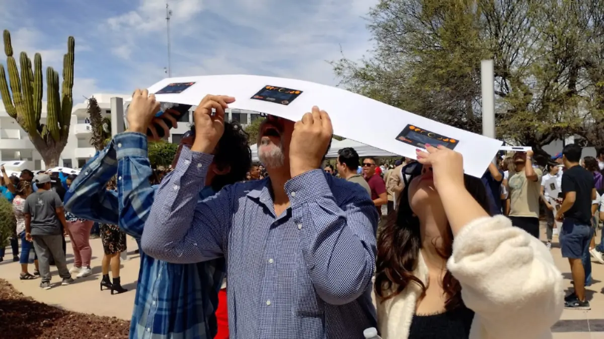 Vista del eclipse solar desde el Cibnor