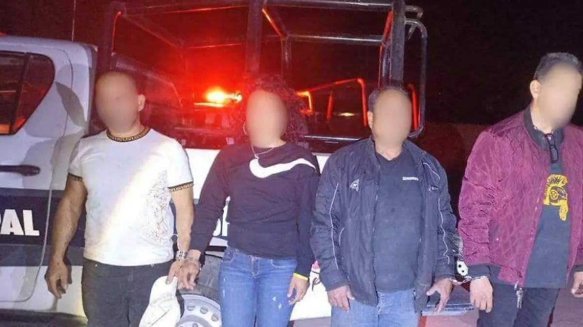 los detiene robando varilla