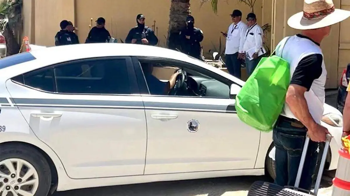 Molesta a taxistas bloqueso