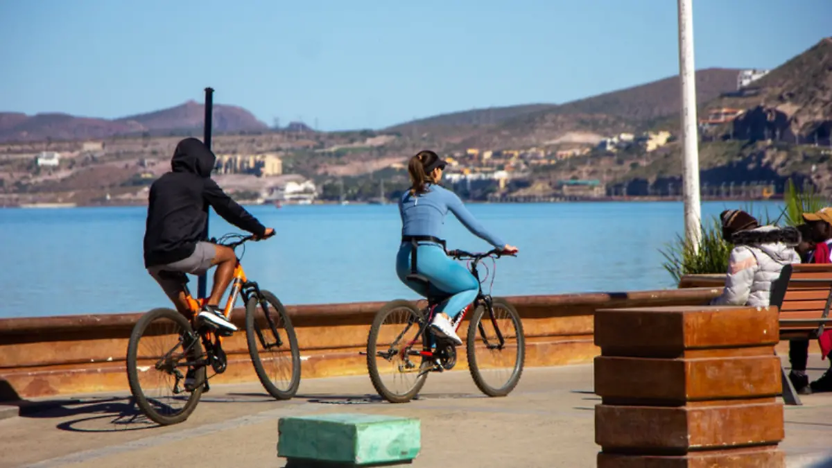 cielo despejado en el malecon la paz