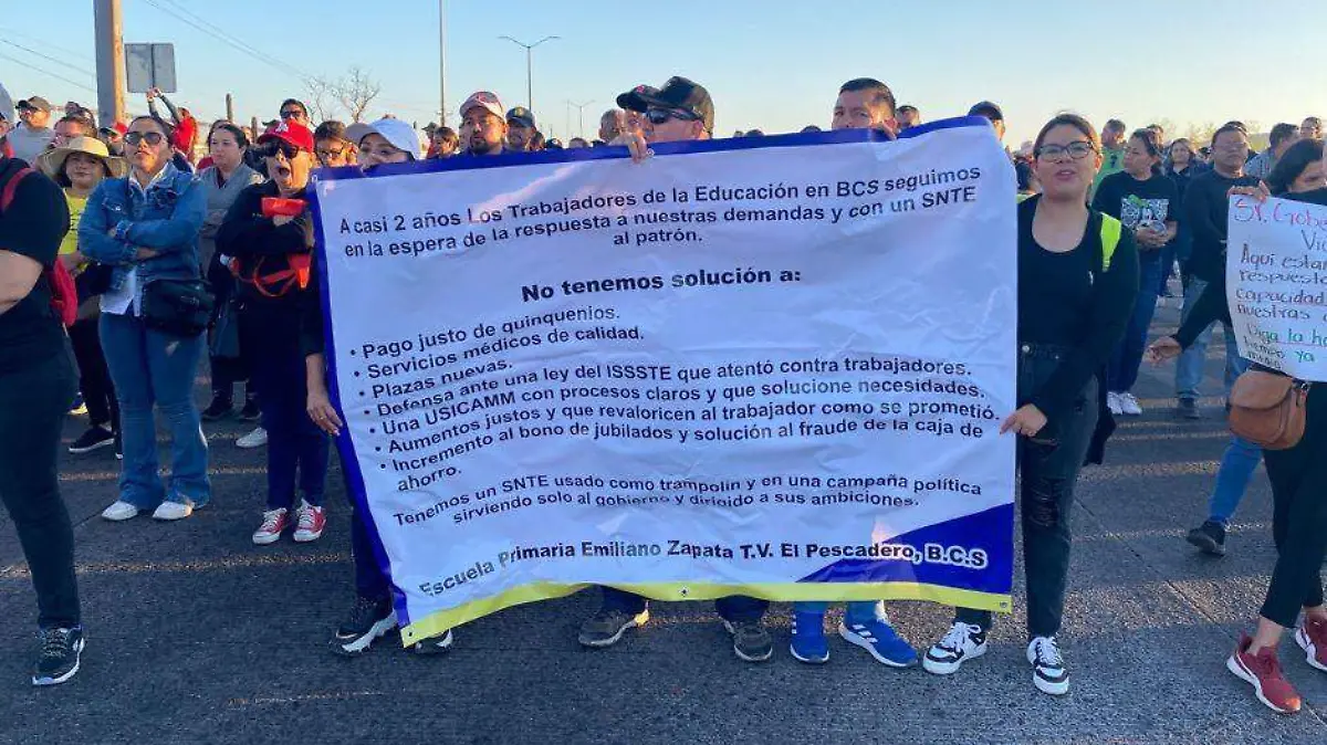 docentes protestan en bcs 2