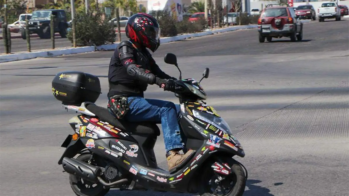 Motociclista recorre la peninsula