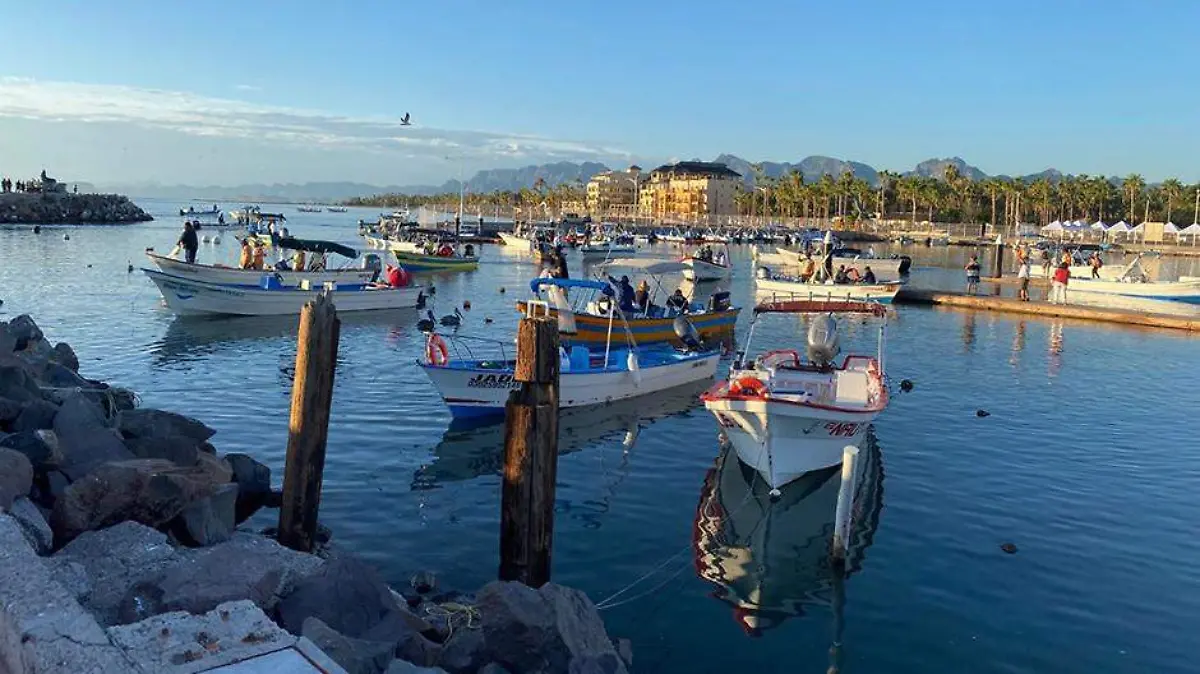Turistas muelle loreto