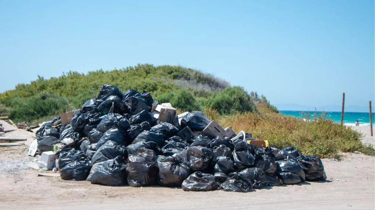 basura en playas de la paz