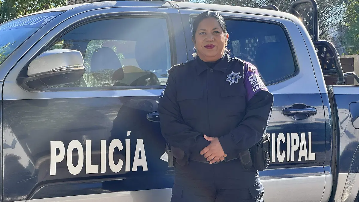 Alejandra López Rodríguez, policía tercero y encargada del Grupo 2 de Movilidad y Seguridad Vial en La Paz, comparte su inspiradora historia de casi 25 años al servicio de la comunidad - Pablo Diestro
