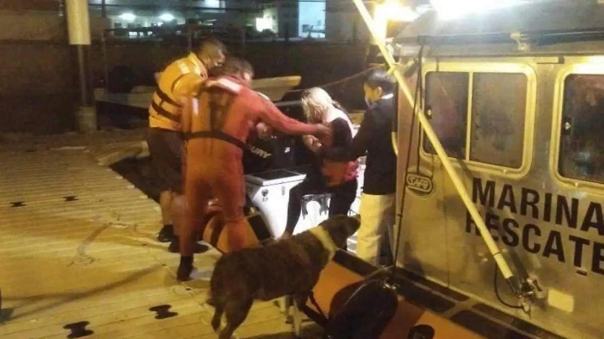 Rescate catamarán Espíritu Santo
