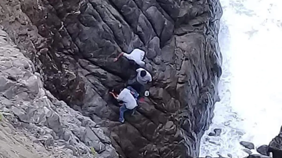 Pescador acantilado