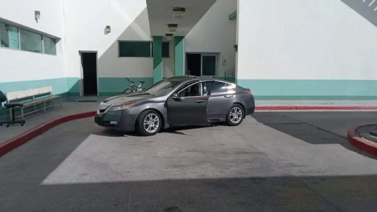 Muere hombre al llegar al hospital