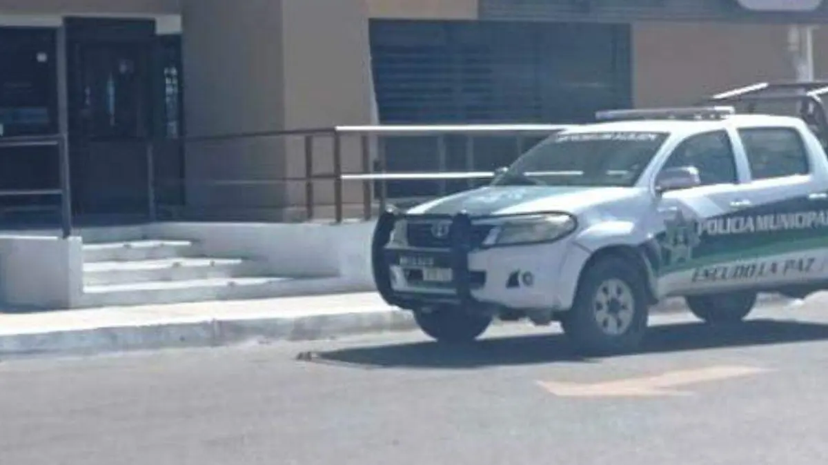 Mujer roba en Supermercado