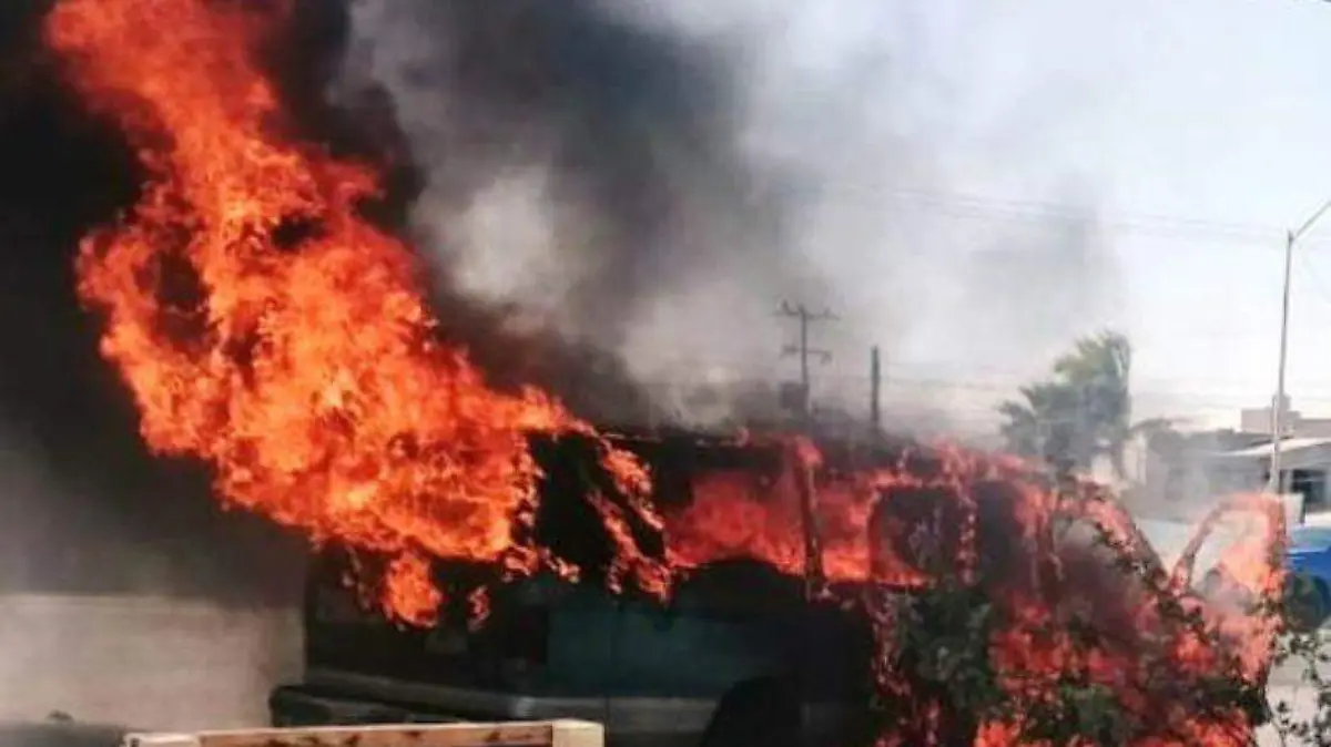 Se incendia camioneta en La Fuente