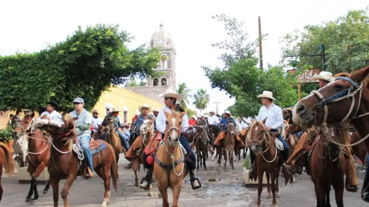 PREPARAN CABALGATA LORETO SAN JAVIER....