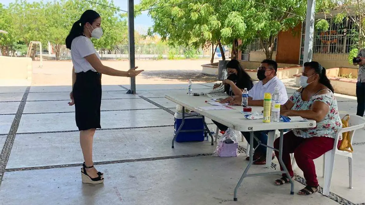 MIlena Quiroga Vota Comsulta Popular