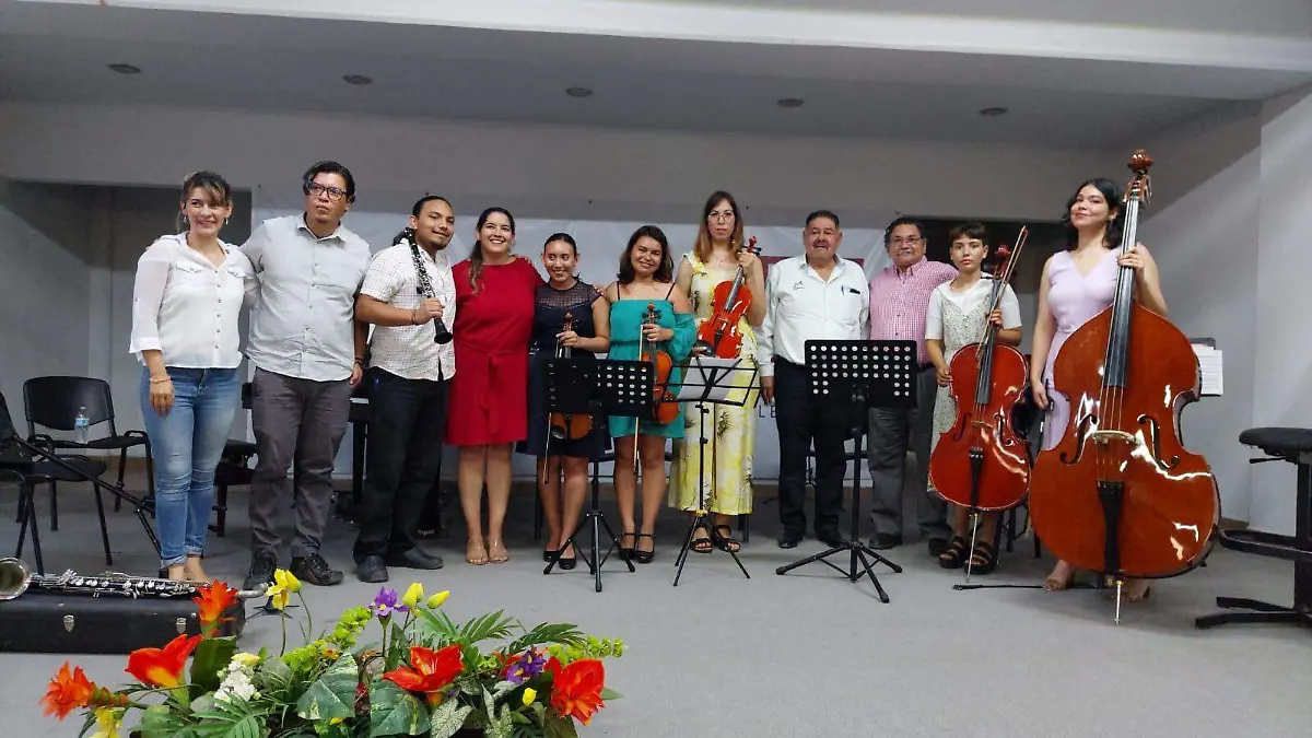 Dona instrumentos musica UABCS