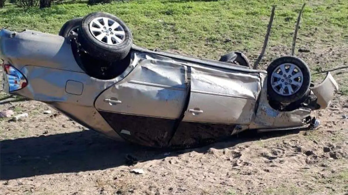 Auto accidente volcado