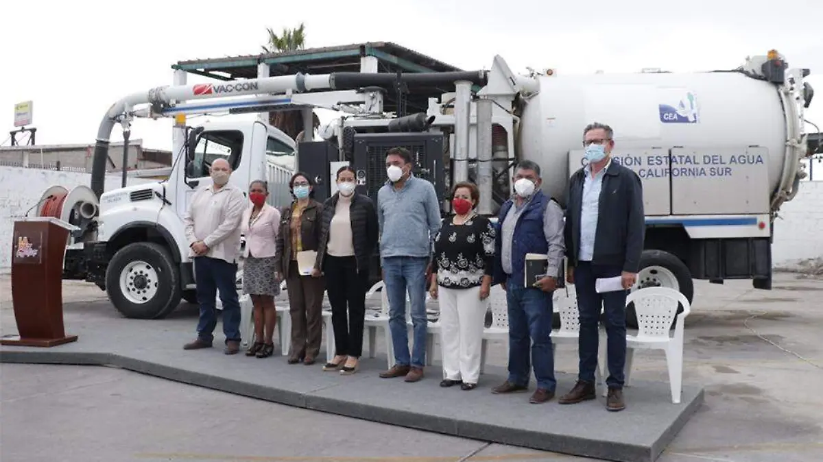 Ayuntamiento recibe en comodato una desazolvadora 