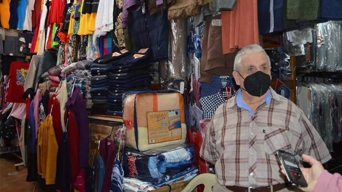 Caen ventas de ropa en el centro