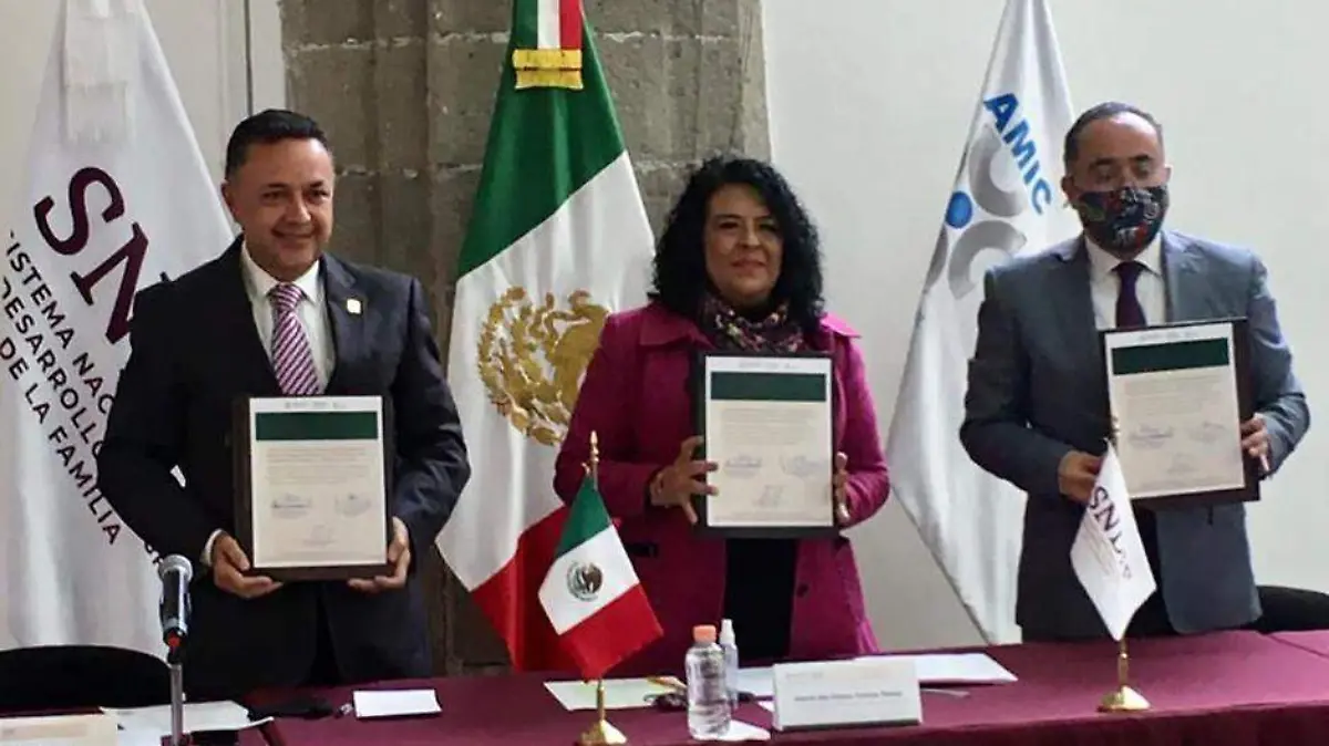 SNDIF y AMIC suscriben convenio