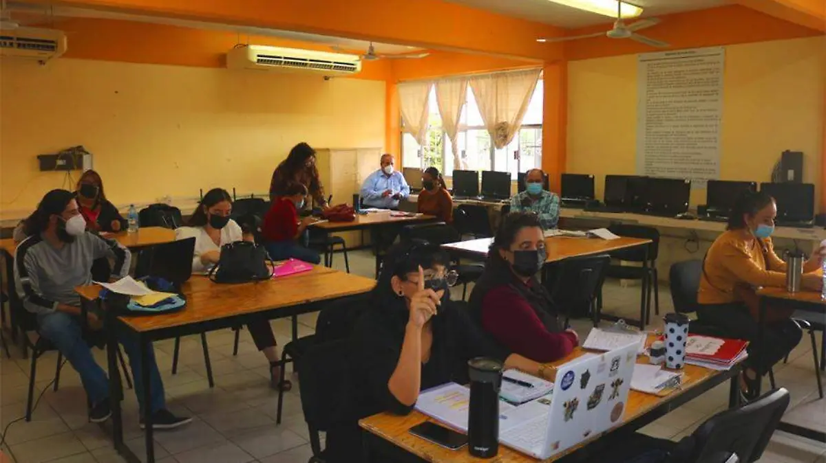 Maestros participarán en talleres de analisis de libros