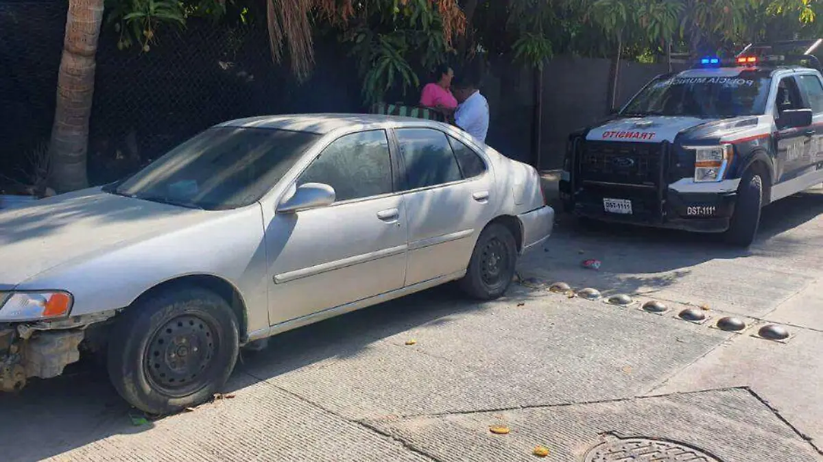 Carro vehiculo abandonado calle