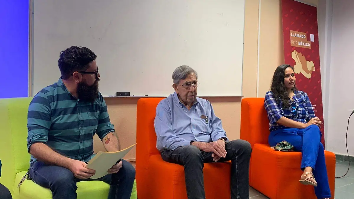 Cuahttemoc Cárdenas presenta libro en La Paz