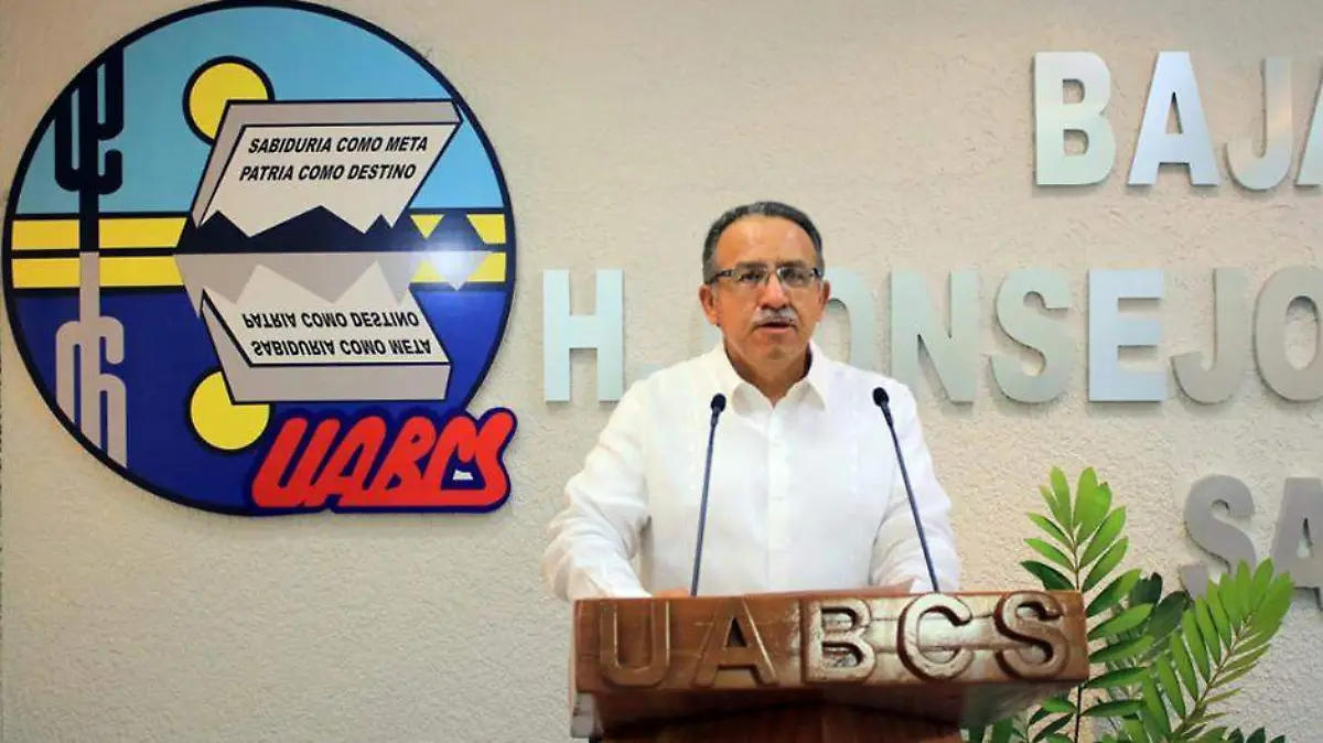 Rector Dante Salgado