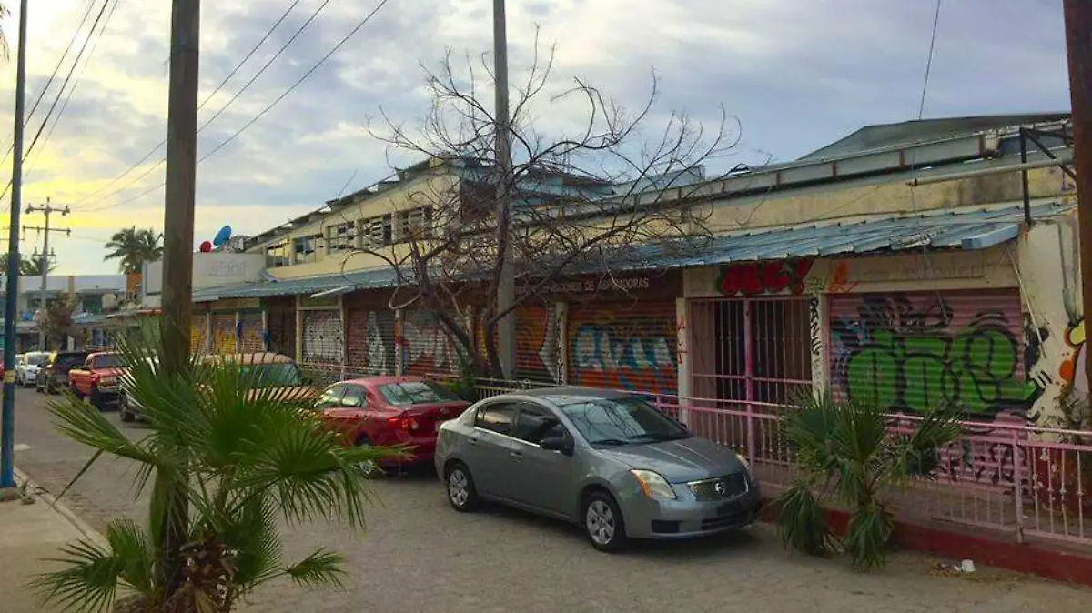 mercado en Cabo San Lucas es elefante blanco