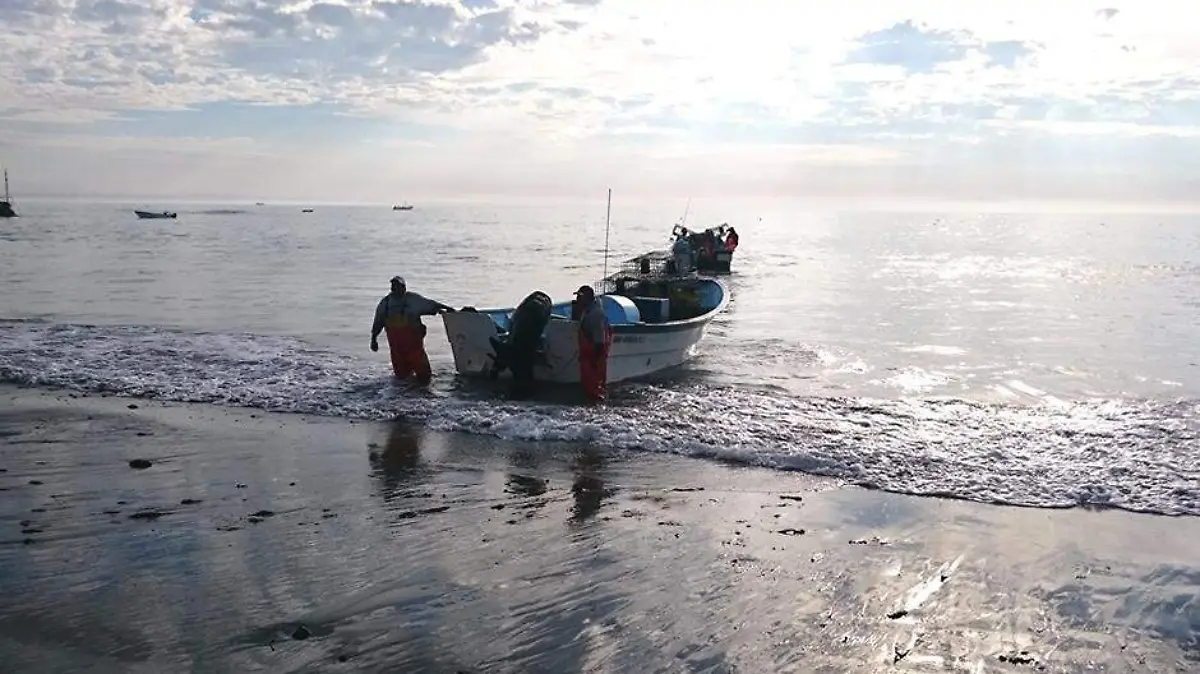 Pescadores playa lancha