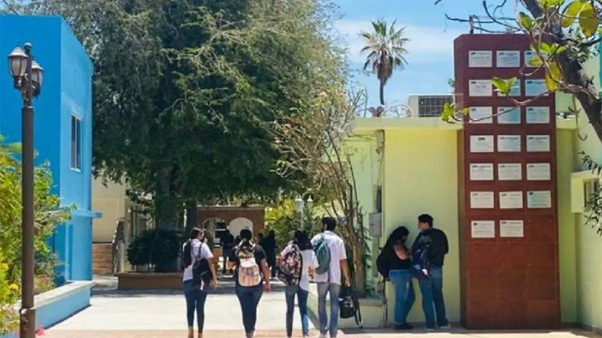 Regreso estudiantes universidad mundial