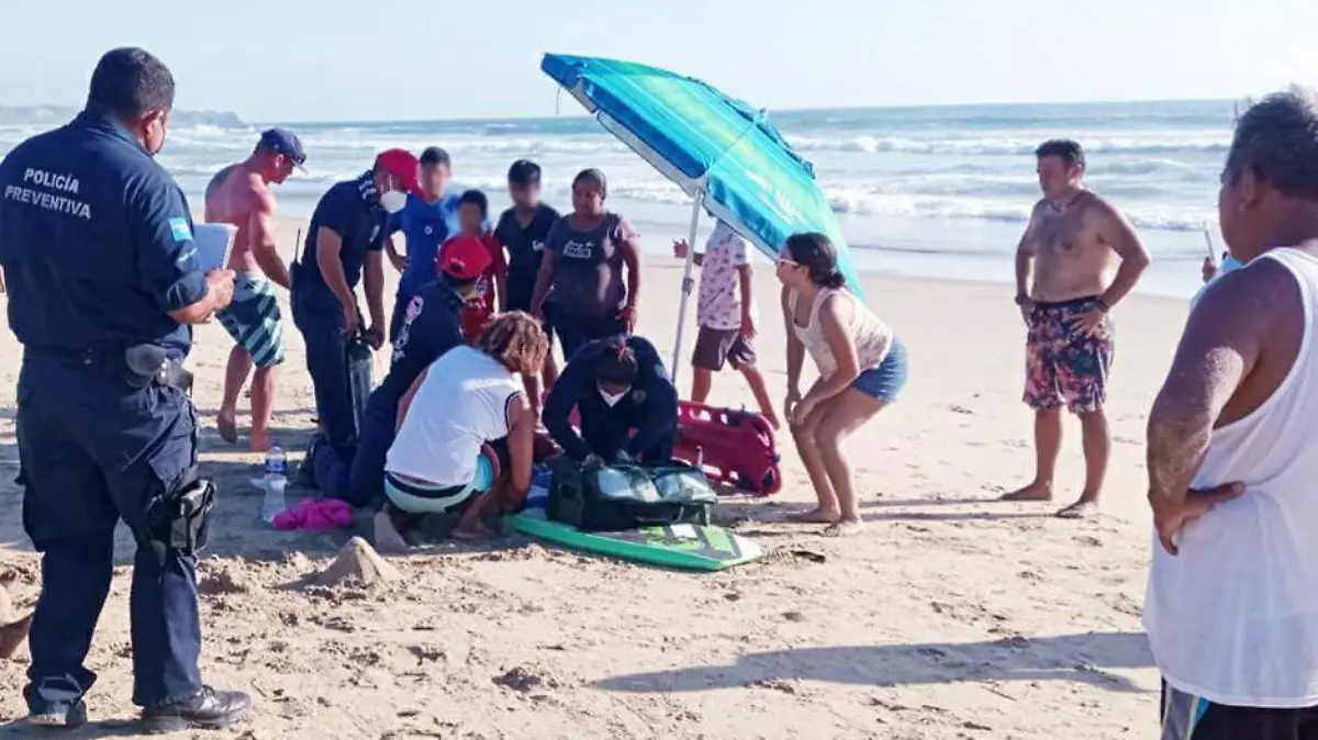 Hombre rescata a mujeres de ahogarse