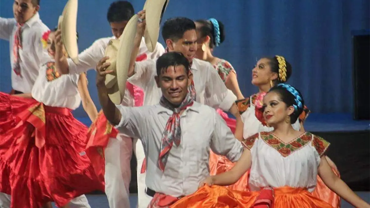 Mitote Folklorico en el malecon