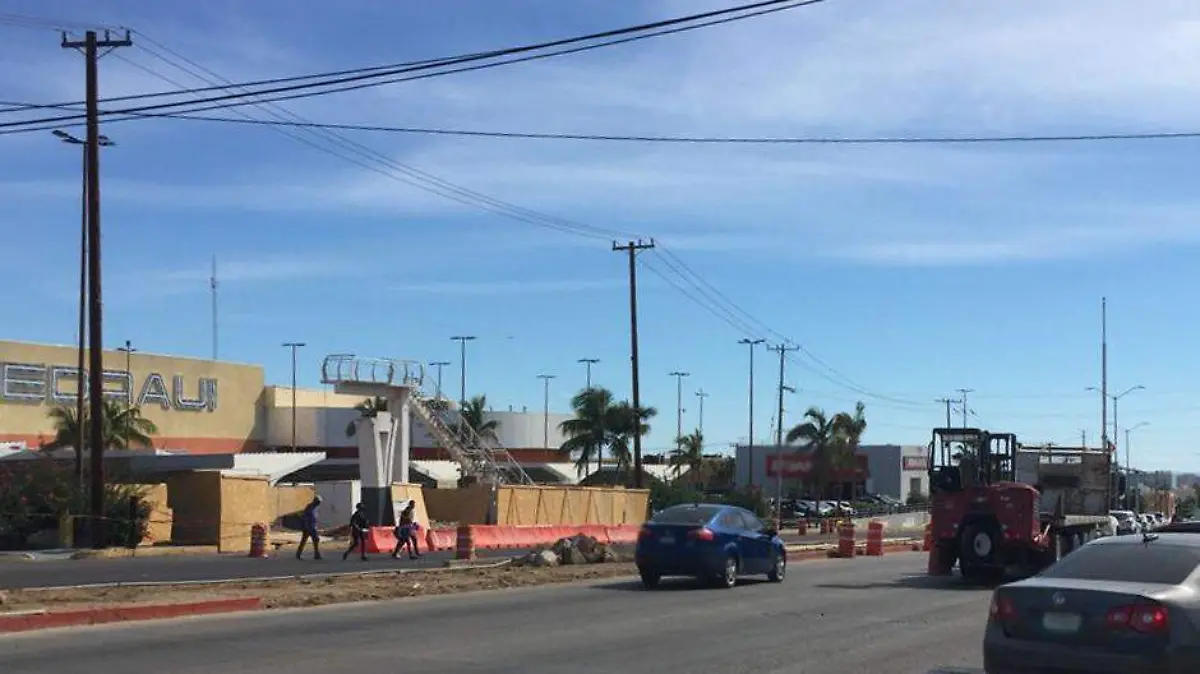 Derriban puente Chedraui Los Cabos