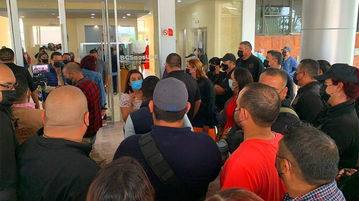 Empleados de la PGJE toman Palacio de Gobierno 1