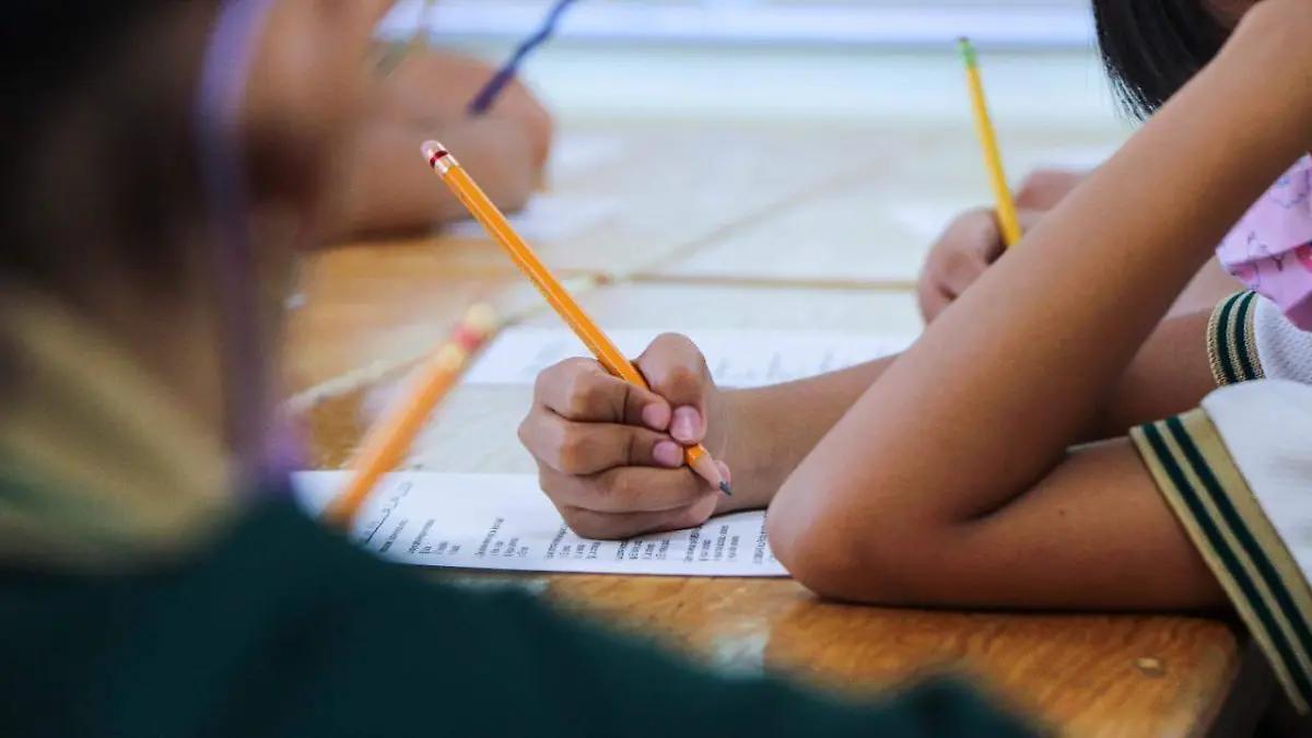 Estudiantes escuela estudiar