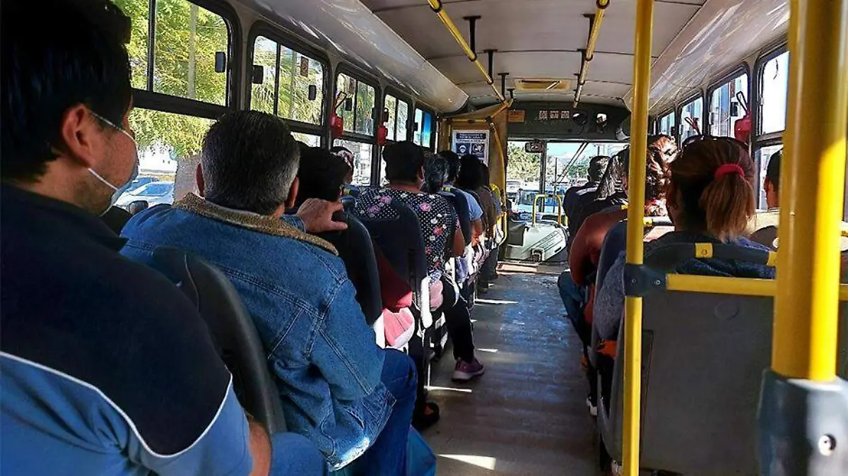 cuidamos sana distancia camion personas