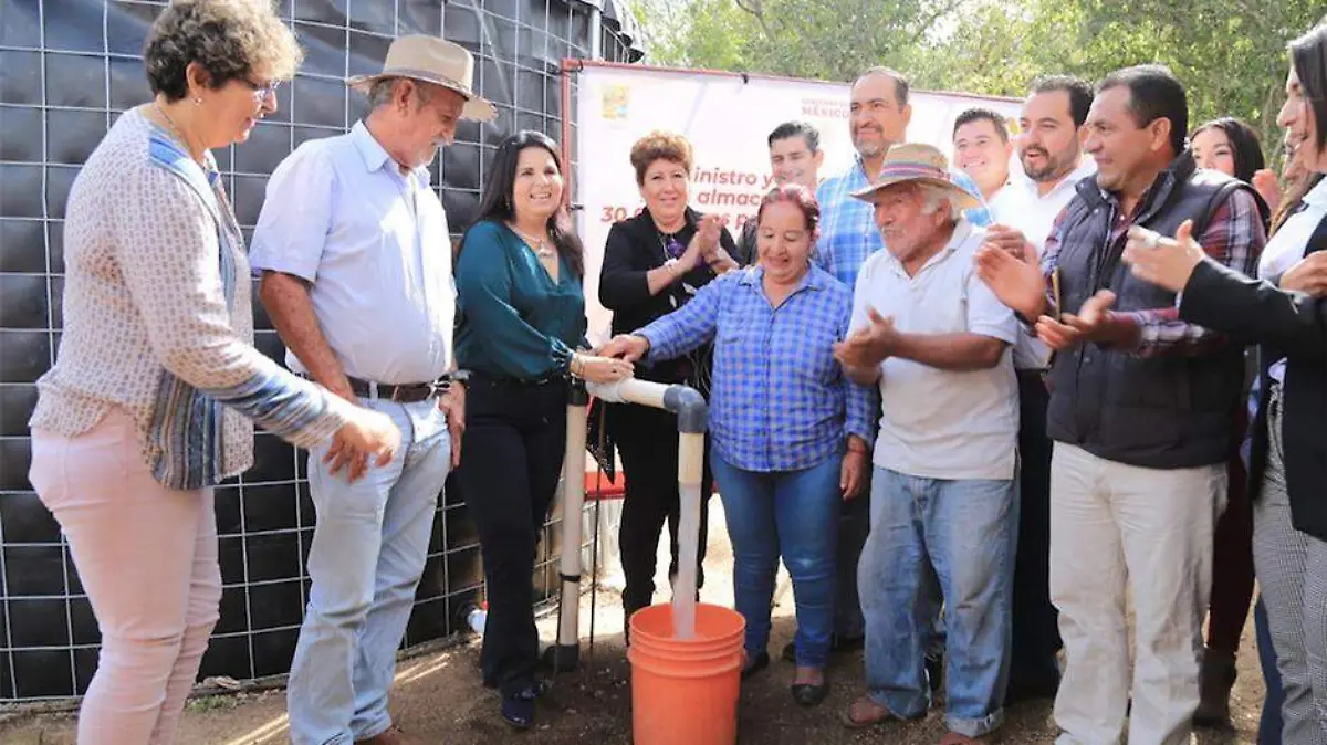 Armida entrega apoyos